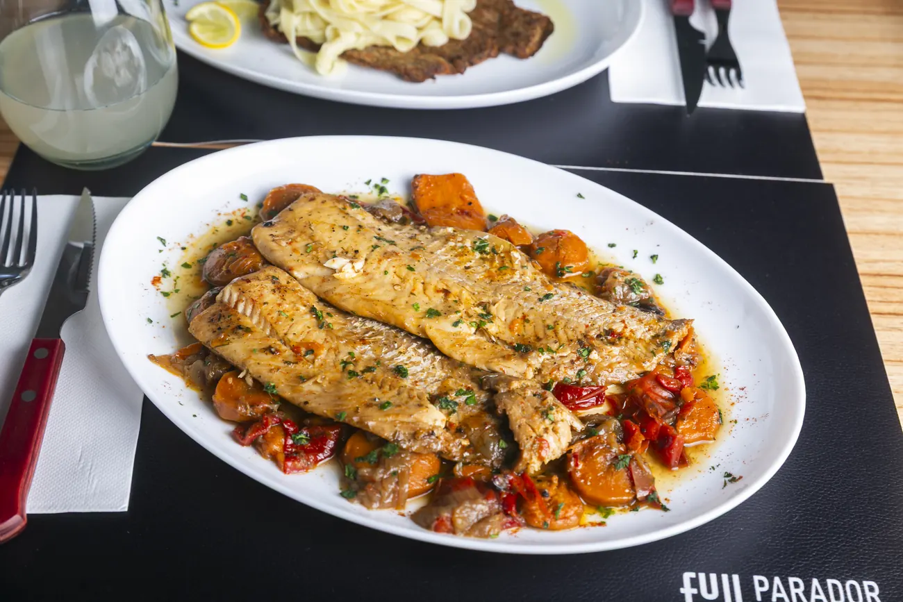 Merluza con vegetales
