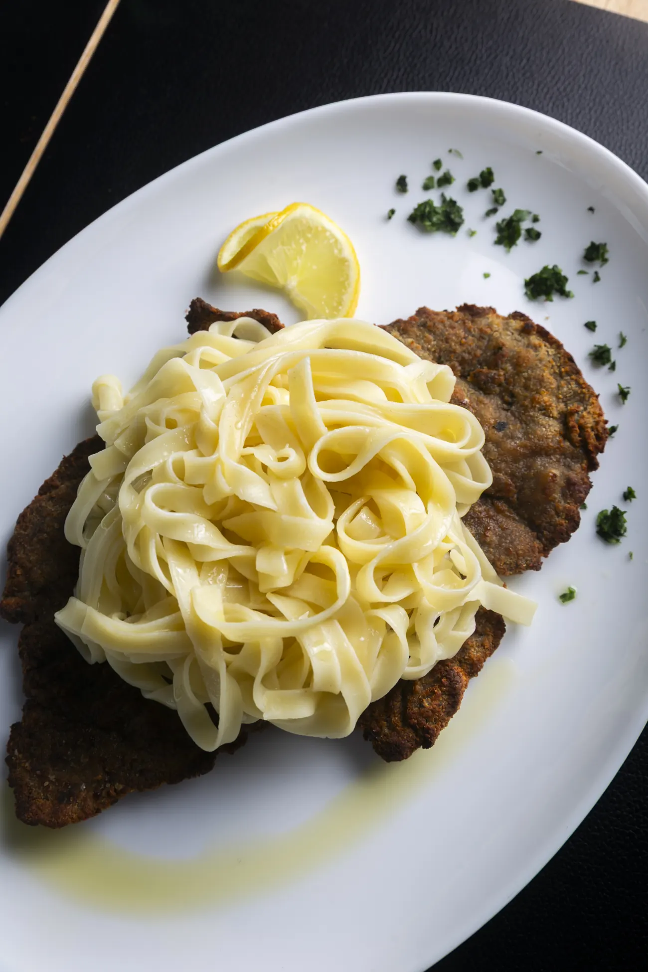 Milanesa con tallarines